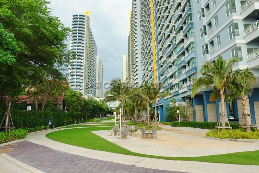 Lumpini Parkbeach Pattaya Pool View 좀티엔 비치 외부 사진